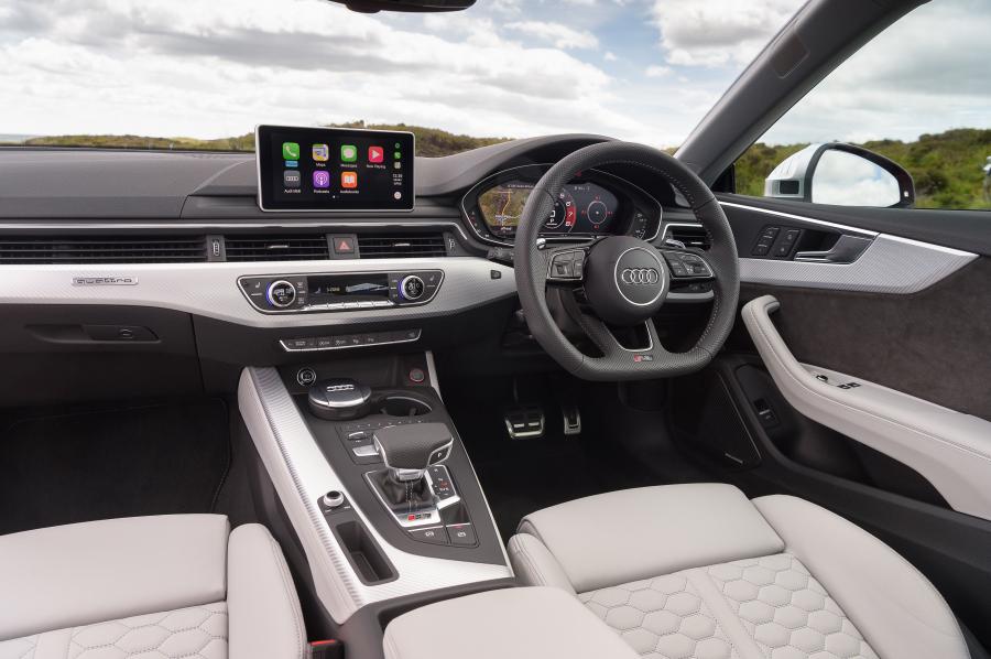 Интерьер Audi RS5 Coupe 2017 года  (UK) (фото 13 из 40)